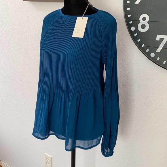 a new day Blue pleated blouse - XS - Picture 2 of 4